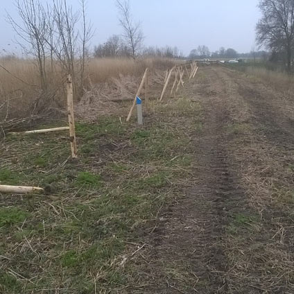 Afrasteringshek plaatsten rondom een brug 1